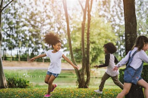 Kids Who Spend More Time Outside Are Happier Adults Science Says The