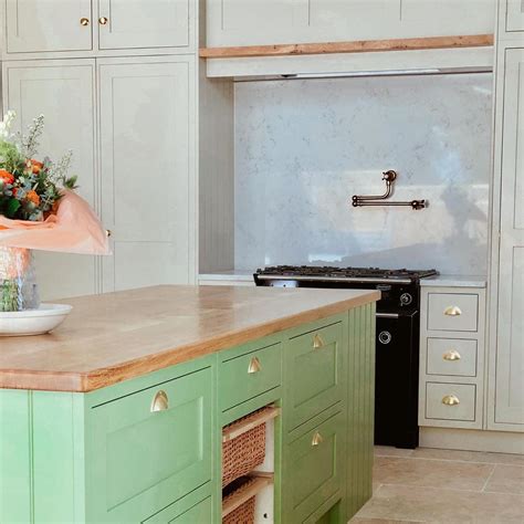 It is an old distemper colour with a more sober, established feel than fresh cooking apple green. Farrow-Ball-Yeabridge-Green-painted-kitchen-island ...