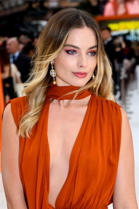 Margot Robbie At Once Upon A Time In Hollywood Premiere In London 07302019 Hawtcelebs