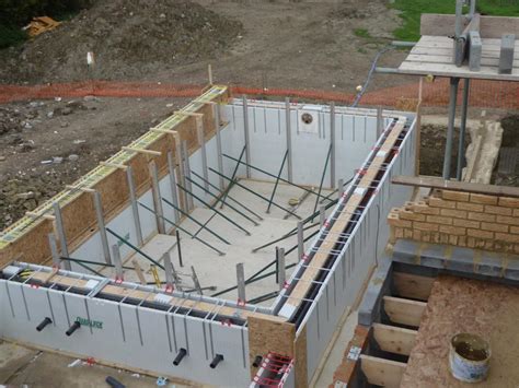 Si può visionare la sequenza di foto che mostra come gettare il fondo di una piscina con tramoggia. Indoor Insulated Overflow Pool Cambridgeshire - Brookforge ...