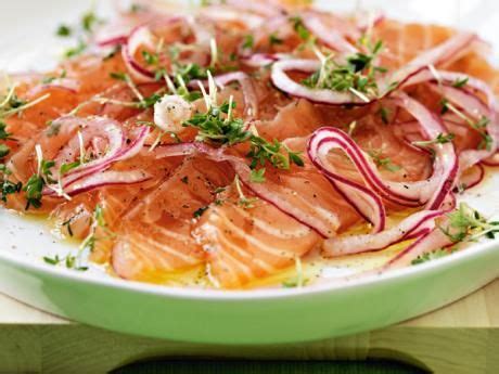 Gravad Lax Med Stuvad Potatis Och Syrad R Dl K Recept Recept Lax