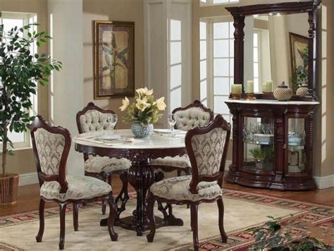 ??stable structure?our dining table legs are connected by metal connectors, and the horizontal post in the middle of the chair feet enhances stability. Dining room decorating ideas: Victorian dining room