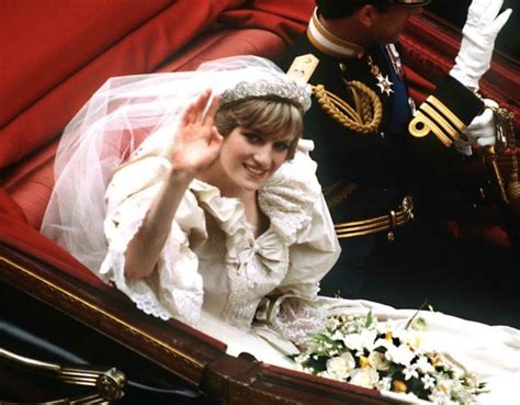 Princess Diana Second Wedding Dress Diana Had A Secret Back Up Dress