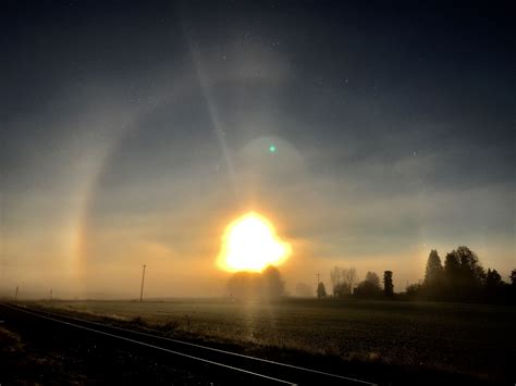 A Chilly Morning Sun Halo Optical Phenomena Phenomena Meteorology