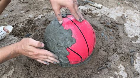 Sounds kind of odd perhaps but the result is nothing short of amazing, i can assure you. AMAZING - The idea of Making Plant pots according to World ...