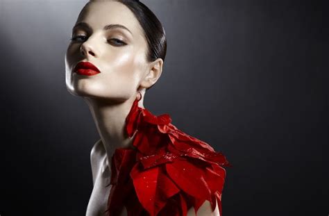 Bts Video Kevin Kozicki Uses Pointsettias For High End Beauty Photos