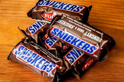 There's just time to mention a few of the bars that didn't make it and so we enter the final straight, the ten greatest chocolate bars. 10 Most Popular Candy Bars | Our Everyday Life