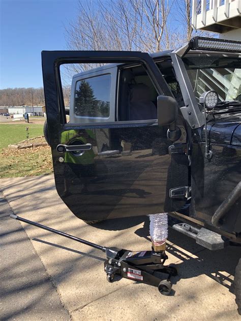 A little trick for removing stubborn Jeep doors. Floor  