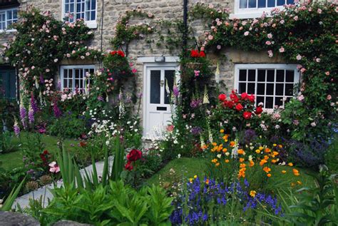 How To Design A Stunning Old Fashioned Cottage Garden Garden Lovers Club