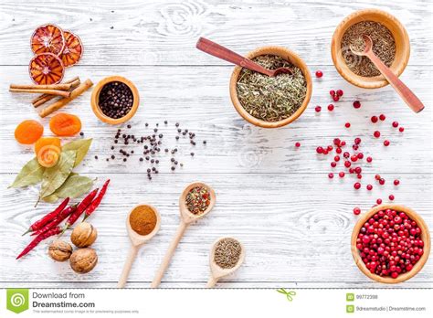 Las especias de la india son el gran símbolo de la gastronomía autóctona. Hierbas Y Especias Secas Coloridas Para Cocinar La Opinión ...