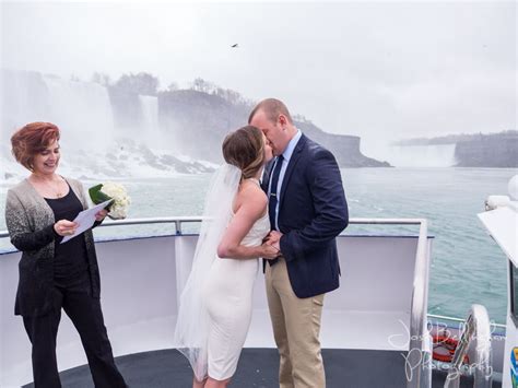 Congratulations To The Newlyweds An Epic First Kiss At Niagara Falls