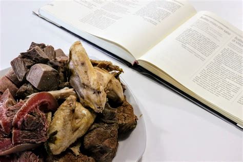 E' possibile cuocere il cotechino in pentola a pressione abbreviando in modo sensibile i tempi di cottura. Il bollito misto alla piemontese, la ricetta perfetta ...