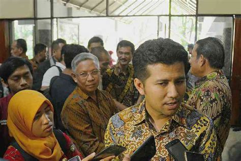 Arumi bachsin dan emil dardak menikah pada 30 agustus 2013. Banyak Wali Murid Tak Paham Sumbangan SPP, Emil: Harus ...