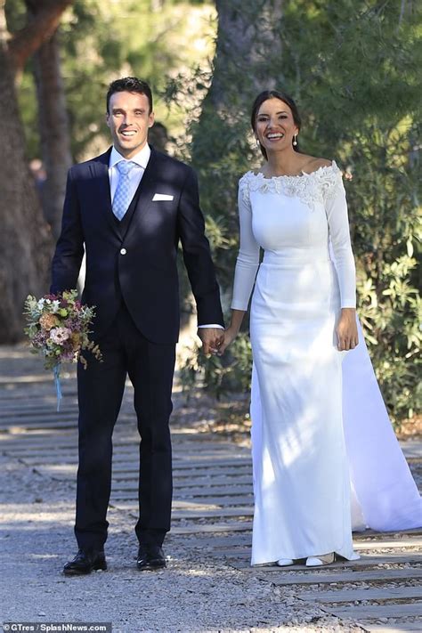 The groom roberto wore a black suit with a white shirt and tie while his wife ana appeared in a long white. Roberto Bautista Agut ties the knot with his blushing ...