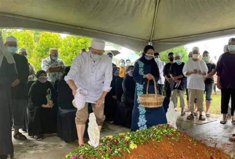 Unit perhubungan awam, bahagian perancangan dan pengurusan korporat, kementerian kerja raya, tingkat 5, blok b, kompleks kerja raya, jalan sultan salahuddin, 50580 kuala lumpur, malaysia. Jenazah ibu Menteri Kanan Kerja Raya selamat disemadikan ...