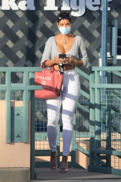 Nicole Murphy In A White Pants Was Seen Out In Beverly Hills Celeb Donut