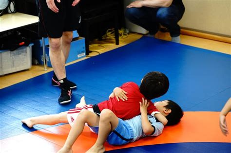 変質者の霊でしょ かお www 急に怖いなぁw でかすぎだろwww w くっせー じゃあランキングに載せるな なんで全部カツドンなんだ. オリンピックを目指すコーチが指導「キッズレスリング体験会 ...