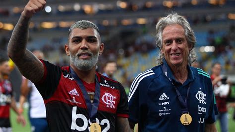 Bola de prata é uma premiação anual do futebol brasileiro, criada em 1970 pela revista placar, e organizada pela espn desde 2016, que elege os melhores jogadores do brasileirão. Flamengo: Gabigol celebra renovação de Jorge Jesus até 2021