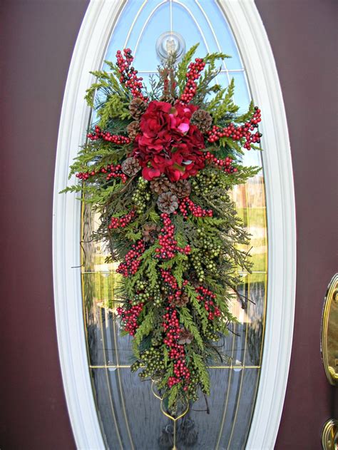 Make a swag christmas wreath for your space that's easy and takes about an hour to create. 40 Christmas Door Decorations Ideas You Can Copy ...