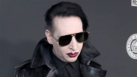 Творческий псевдоним взят из имён мэрилин монро и чарльза мэнсона (charles manson). Tracing Marilyn Manson's Blurred Lines Between Shock Rock and Alleged Abuse | Pitchfork