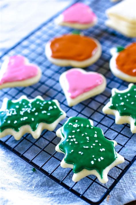 Choose granulated white sugar, if you have it. The BEST and EASIEST sugar cookie icing ever! Only two ...