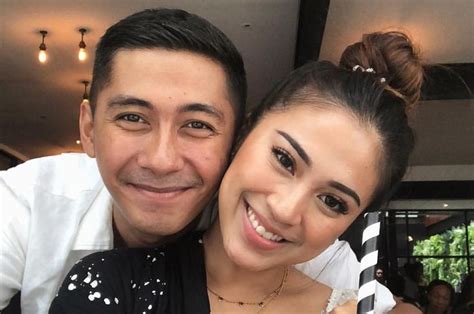 Jun 08, 2021 · wajah nana mirdad kembali dihiasi 'tato gahar', seruan maaf usai isu ipar selingkuh disorot nana dan naysila mirdad kompak beri dukungan, bagikan video kenang bareng putrinya adik ipar diduga selingkuhi kenang mirdad, nana mirdad: Baru Terbongkar Selama Ini Istri Kenang Mirdad Punya ...