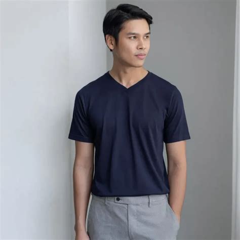 เสื้อยืด Yuedpao เสื้อยืดสีพื้น รุ่น Unisex คอวี สีกรมท่า Yuedpao