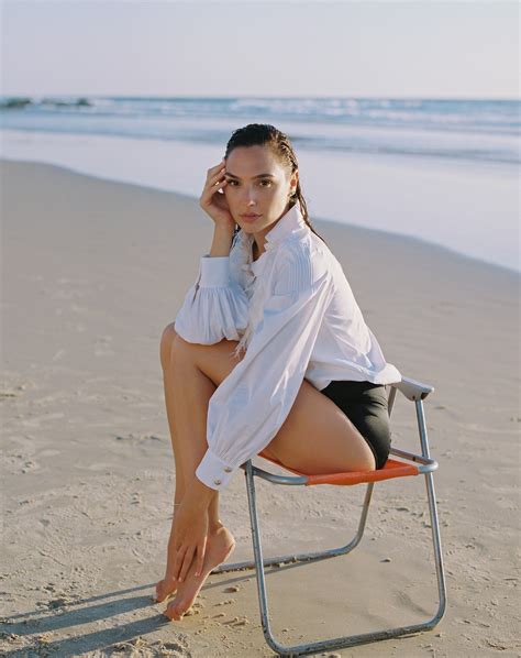 Gal Gadot Showed Off Sexy Feet And Tits For Vanity Fair 18 Photos Bts S And Videos