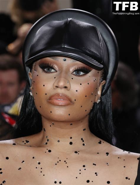 Nicki Minaj Displays Her Huge Boobs At The Met Gala In Erofound