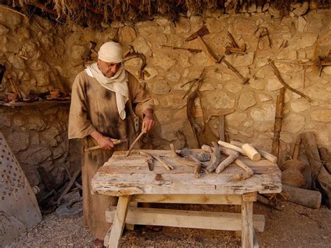 Free visuals: Occupations in Bible times: Carpenters, their tools and