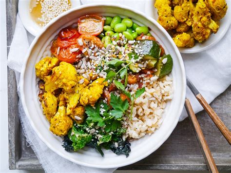 Finally, assemble the buddha bowls. Buddha bowl: cos'è la moda food sana e gustosa del momento