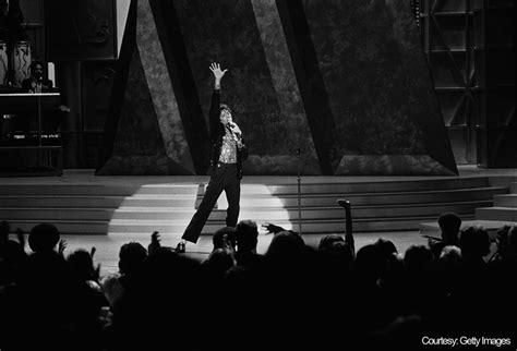 Michael Jackson Premieres Moonwalk On Tv At Motown 25 Anniversary 1983
