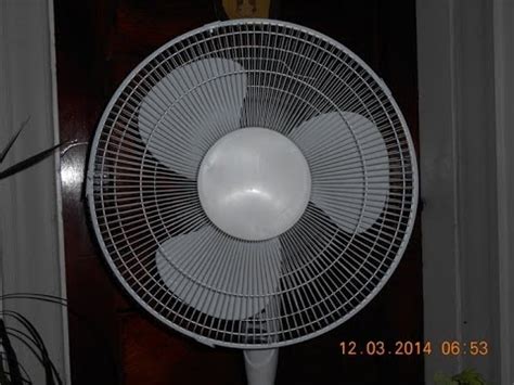 Home Essentials 16" stand fan - YouTube