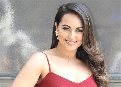 سوناكشي سينها Sonakshi Sinha