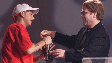 Eminem Le Jour Où Il A Offert Des Sextoys à Elton John Pour Son Mariage