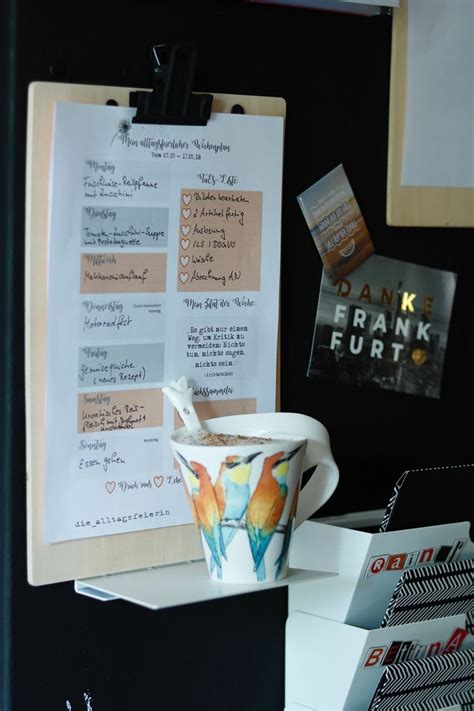 Mit dem diy haushaltsplaner habt ihr alle haushaltsaufgaben übersichtlich auf einen blick und könnt sie schnell und effektiv. REZENSION / DIY * Command Center (mit Bildern) | Speiseplan, Planer, Kommandozentrale