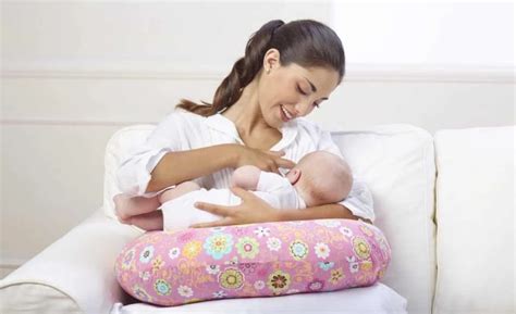 Cara Menggunakan Bantal Menyusui Bayi Yang Benar Agar A