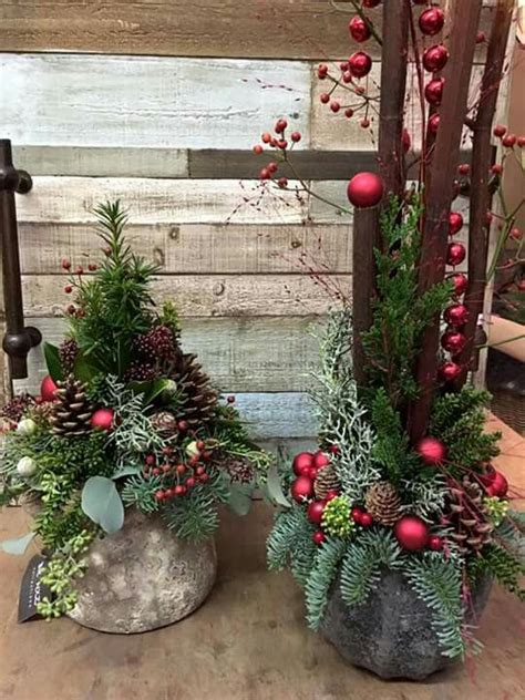 Ich bin ja eigentlich immer die, die am lautesten motzt das viel zu früh für weihnachten dekoriert wird. Kerststukken | Weihnachten dekoration, Weihnachten, Deko ...