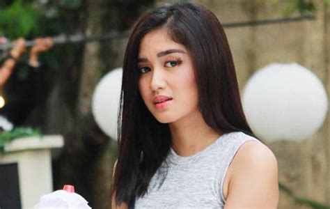 Umur 18 tahun) adalah seorang aktris dan penyanyi berkebangsaan indonesia. Profil dan Biodata Ochi Rosdiana - Biodata Artis Terbaru ...