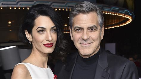 George timothy clooney was born on may 6, 1961, in lexington, kentucky, to nina bruce (née warren), a former beauty pageant queen, and nick clooney, a former anchorman and television host (who was also the brother of singer rosemary clooney). George Clooney ist wütend: Magazin veröffentlicht Bilder ...