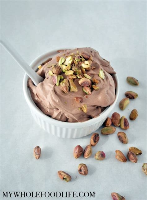 White chocolate mousse with strawberriessobre dulce y salado. Chocolate Pistachio Mousse (Paleo, Vegan, Gluten Free ...