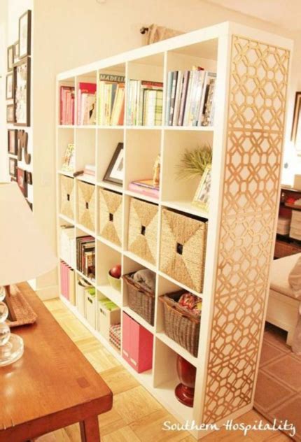 Kayu jati memiliki masa tanam yang cukup lama dan membutuhkan cuaca yang harus mendukung. Ide Pembatas Ruang Tamu Kreatif | Blog QHOMEMART