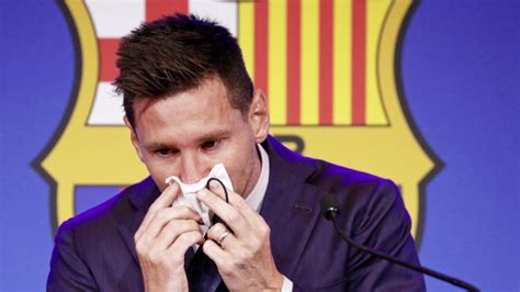 Messi Lascia Il Barcellona Laddio Fra Le Lacrime Non Sono Pronto