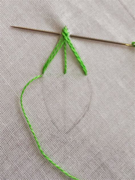 Royce's Hub: Embroidery Stitches For Leaves : Fishbone Stitch and Variations - 1