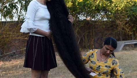 مراهقة هندية صاحبة أطول شعر في العالم النهار