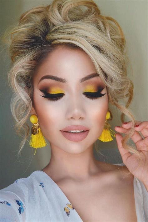 Awesome Homecoming Makeup Ideas See More