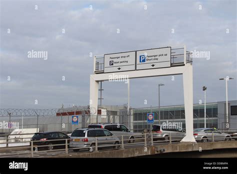 Heathrow Airport Drop Off Hi Res Stock Photography And Images Alamy
