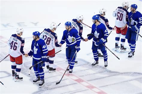 Aujourd'hui, le club des maple leafs de toronto fait partie de la ligue nationale de hockey (lnh) et est situé à toronto, au canada. 5 New Year's Resolutions Bound to Benefit Maple Leafs ...