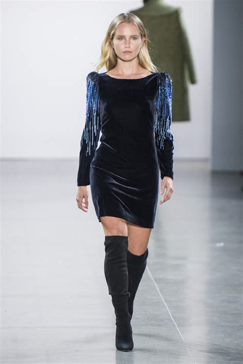 Nyfw Fall 2019 Over Fifty Model Christie Brinkley 65 Walks The