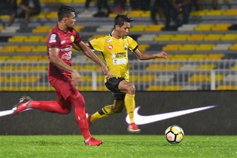 Siaran secara langsung hanya disiarkan menerusi iflix dan hypp tv tmunifi sahaja bermula pada jam 9.00 malam. Late penalty gives Perak victory in seven goal thriller ...